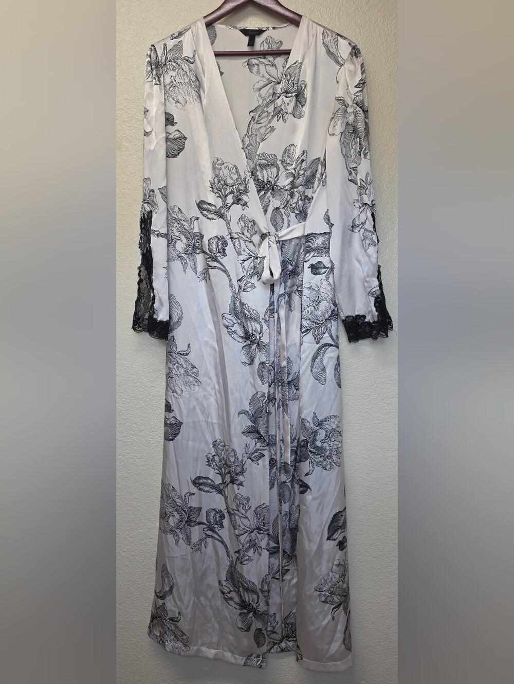 $99 SOMA Impressions Floral White Black Satin Long Robe Dress Lace Details EUC!